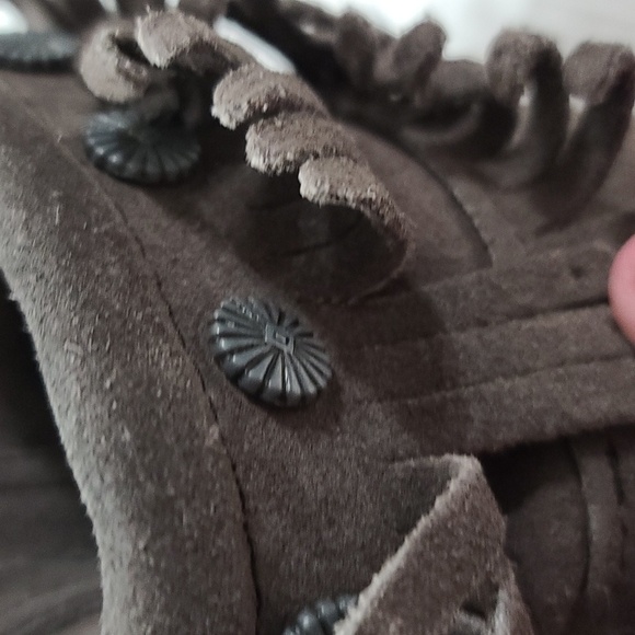 Minnetonka Gray Suede Ankle Booties Moccasins Womens Fringed Zips Sz 7 GUC - Picture 5 of 11